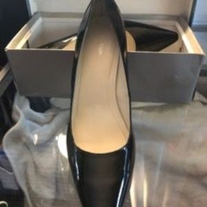 NINE WEST BLACK PATENT SHOES